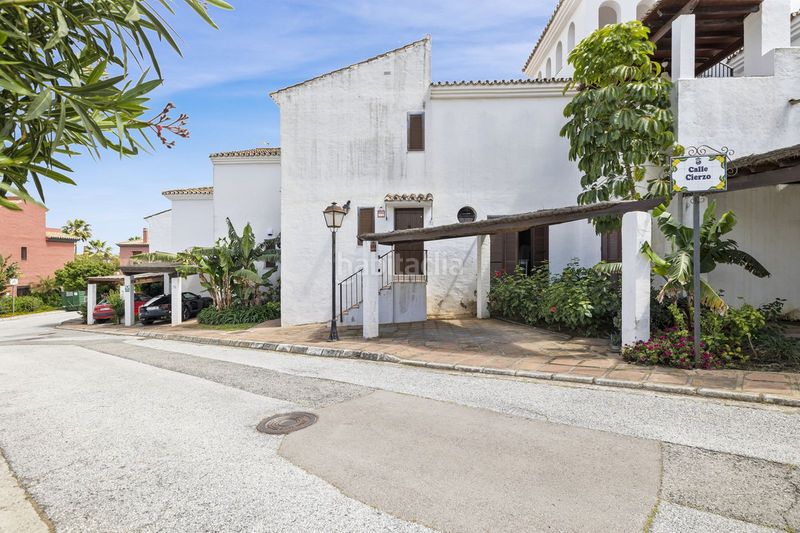 Foto b51cfe71-47b1-4005-98e1-521c0d27d2c9. Casa adossada amb piscina a Guadalobón Estepona
