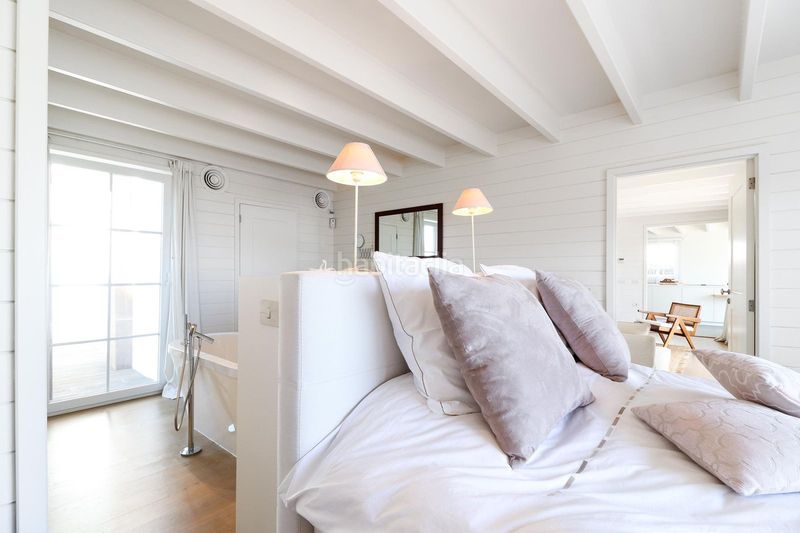 Foto f51dc9fa-f736-46cd-81d2-4b1a8432442c. Xalet amb aparcament piscina a La Alquería Benahavís