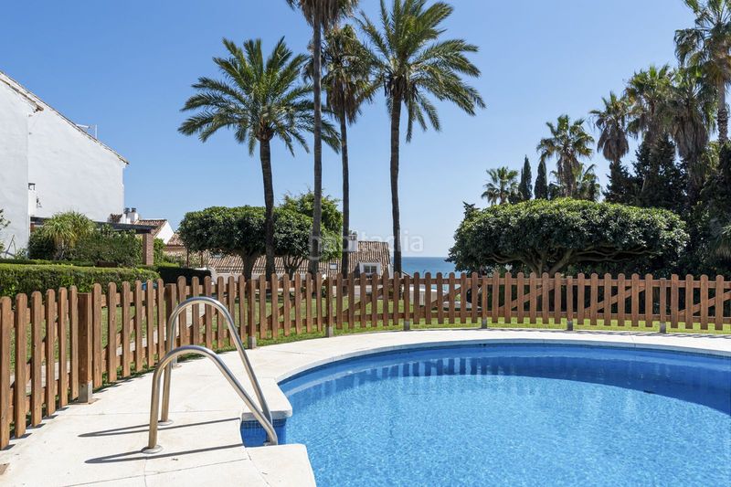 Foto 37d90f93-0e4d-487d-9892-f548dfd5c4f6. Casa adossada amb piscina a Guadalobón Estepona