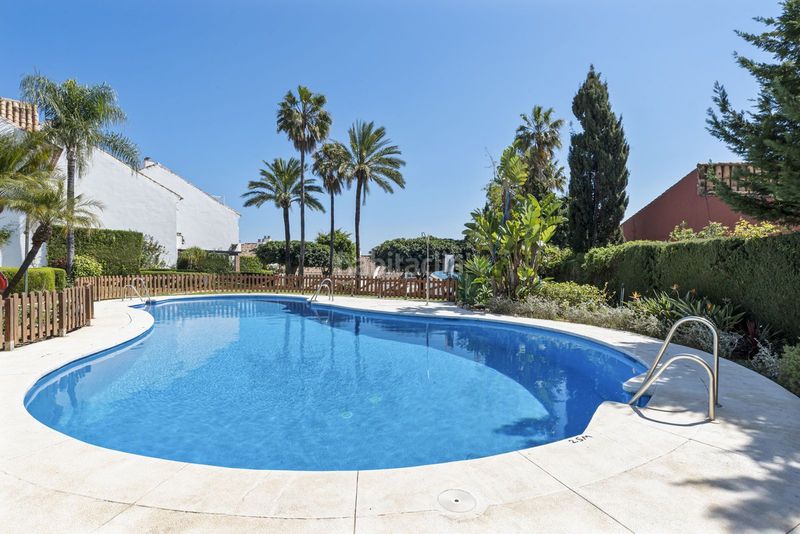 Foto 99c72bfe-f563-4022-88e9-0f87aa22351b. Casa adossada amb piscina a Guadalobón Estepona