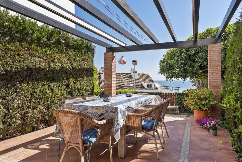 Foto b5363d26-0fd2-4c2d-8c22-1c62cb148768. Casa adossada amb piscina a Guadalobón Estepona