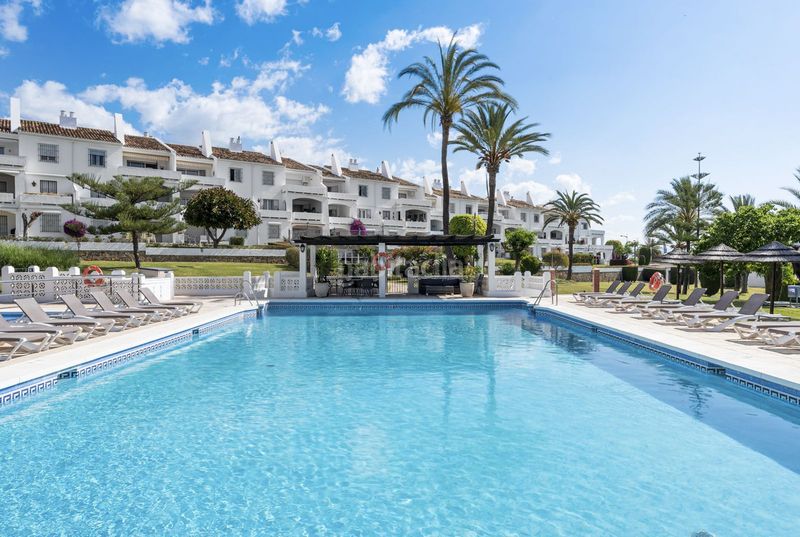 Foto d2008612-5cc7-48df-888d-565c7c07e156. Planta baja en Nueva Andalucía centro Marbella