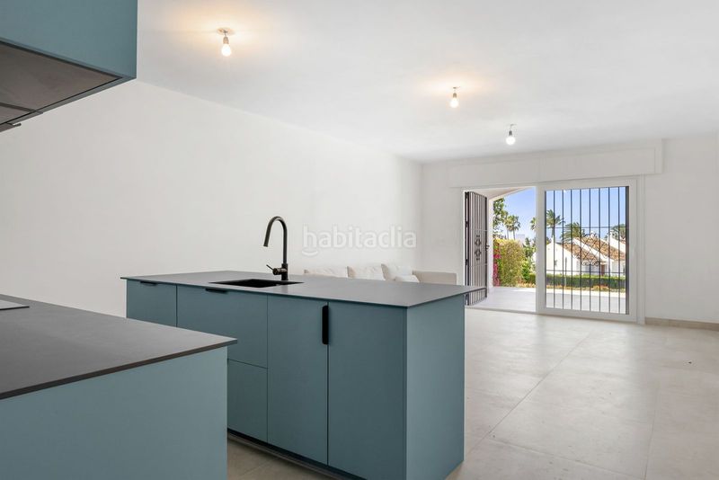 Foto f2989cb8-eadf-4530-9fd4-aa6f2e1ad444. Planta baja en Nueva Andalucía centro Marbella