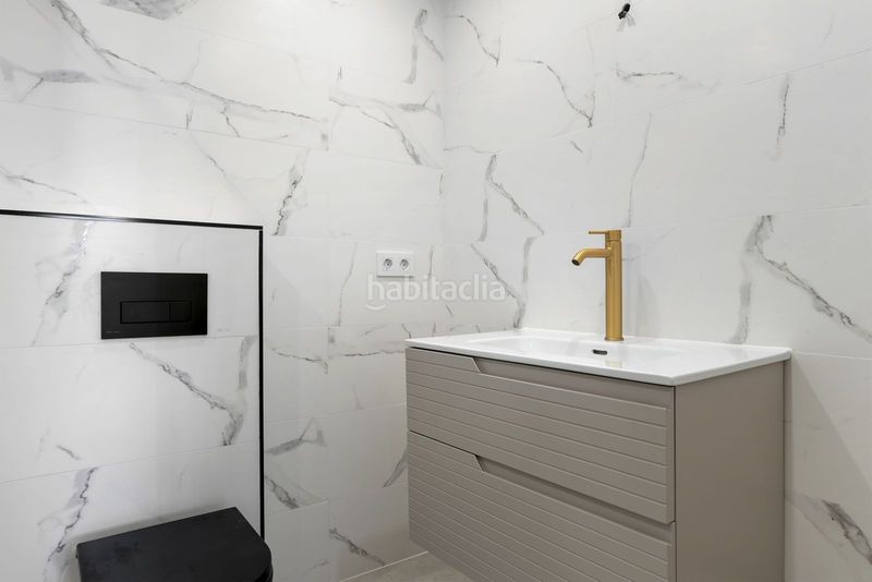 Foto f8f41ccf-7536-45f2-8bef-626cb1575e6c. Planta baja en Nueva Andalucía centro Marbella