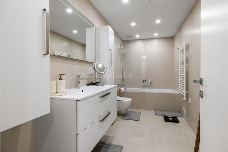 Foto c4ec09d2-4e0d-4cfe-8b58-b5cd035057f8. Appartement avec parking piscine dans Puerto Banús Marbella