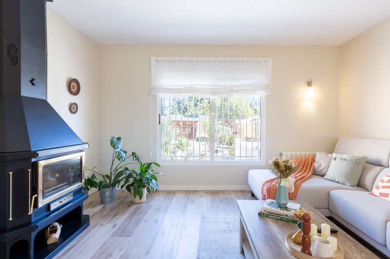 Foto 5978c88d-6383-4fd6-8587-520bb4f831ca. Xalet amb xemeneia calefacció aparcament piscina a Monserrat