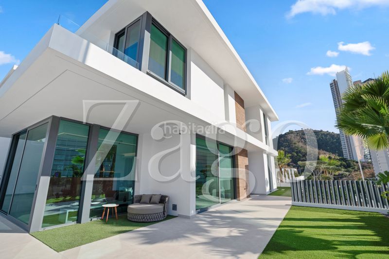 Foto e1f13173-c9d4-4564-a87d-1a04152cb953. Casa amb aparcament a Sierra Helada Benidorm