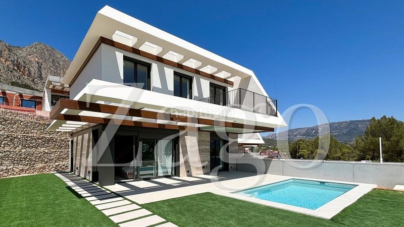 Foto d18d18bd-8d82-4244-8a11-9a96ead470f0. Casa amb aparcament a balcón de ponoig - Polop paradis - Polop hills Polop