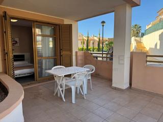 Pis a Calle berna 6. Venta de piso en planta baja con gran terraza en urbanización ce