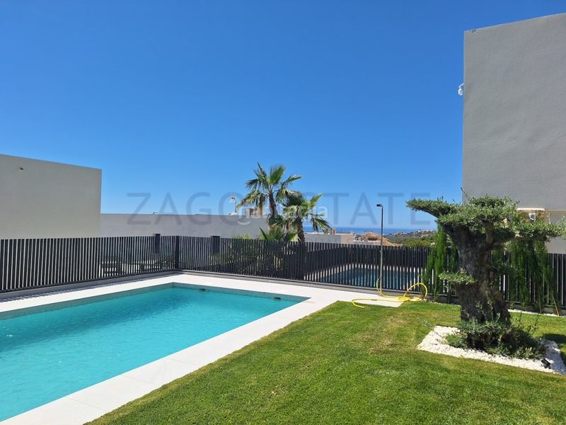 Foto 5c3f0ce3-9a1f-4fe2-a183-ba44a34964b8. Casa a calle berna 2 a Golf Bahía Finestrat