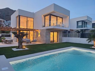 Casa en Calle berna 2. Llave en mano villa de lujo en sierra cortina