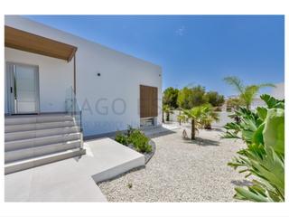 Maison à Calle londres 1. Villa de lujo de obra nueva ubicada en sierra cortina