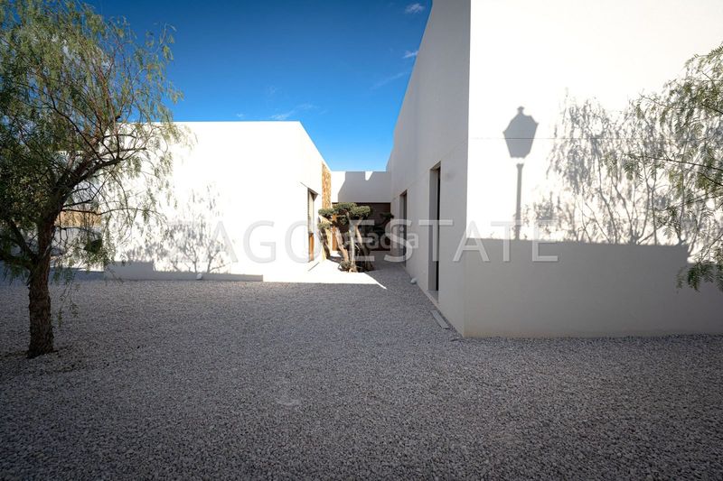 Foto a456640e-94ca-46d0-9ca3-b8f4ddd7216d. Casa amb aparcament a Benejúzar