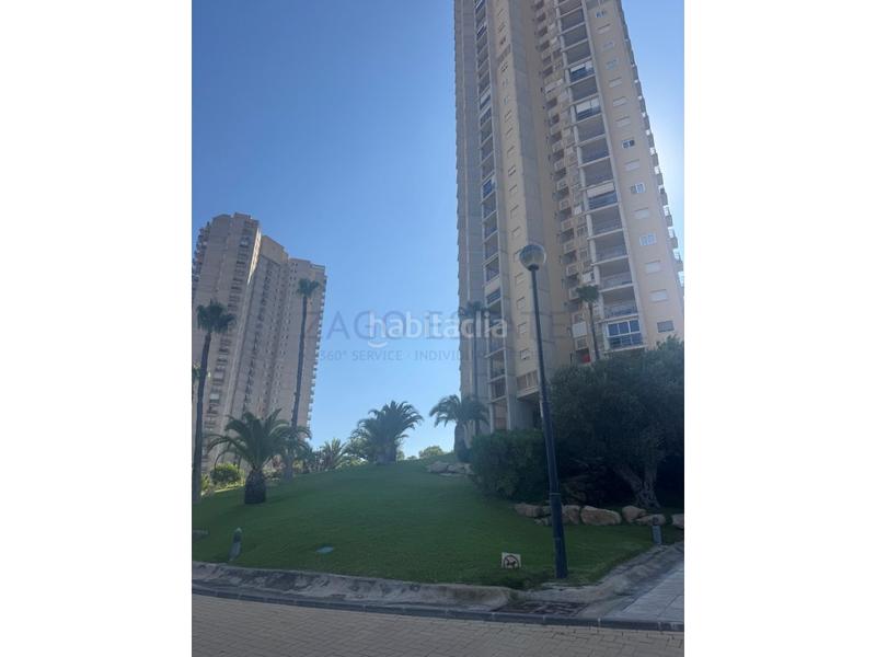 Foto 2f2029f0-0df0-4554-8ae1-49056c89cec3. Alquiler piso en calle presidente adolfo suarez 24 piso en planta alta con vistas al mar larga temporada vía parque, en Benidorm