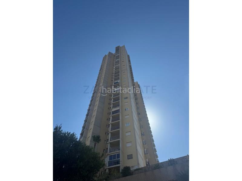 Foto fa60f182-8553-445d-b1a6-73c3efee7876. Alquiler piso en calle presidente adolfo suarez 24 piso en planta alta con vistas al mar larga temporada vía parque, en Benidorm
