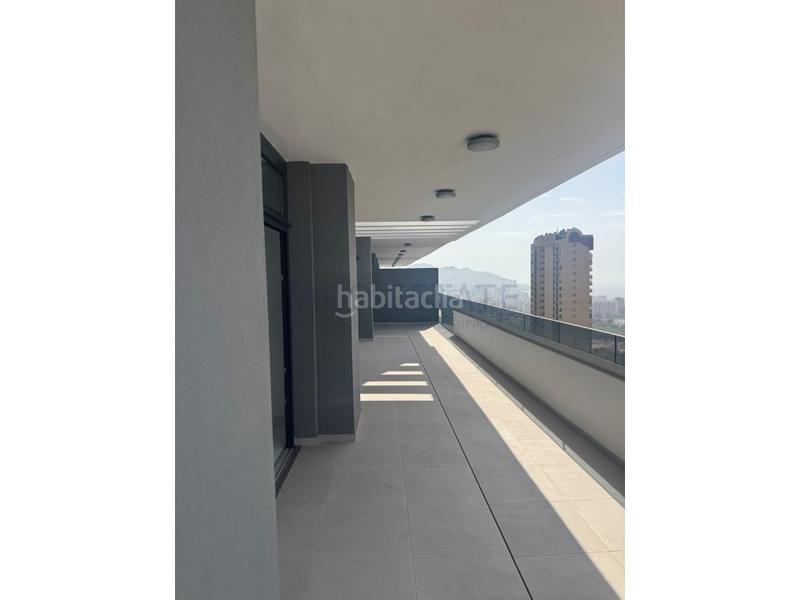 Foto ec789a04-8070-4e34-82eb-46f4b9d43803. Dachwohnung in calle presidente adolfo suarez in Via Parque Benidorm