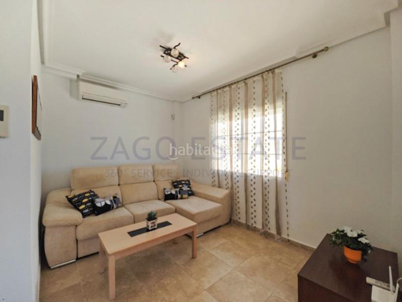 Foto 18339d4d-e720-4c4e-ab23-fe77583ad3b1. Chalet mit parking in Torreblanca Torrevieja