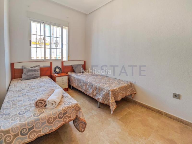 Foto aed00082-6130-4cb9-b53b-fe497952d64b. Chalet mit parking in Torreblanca Torrevieja
