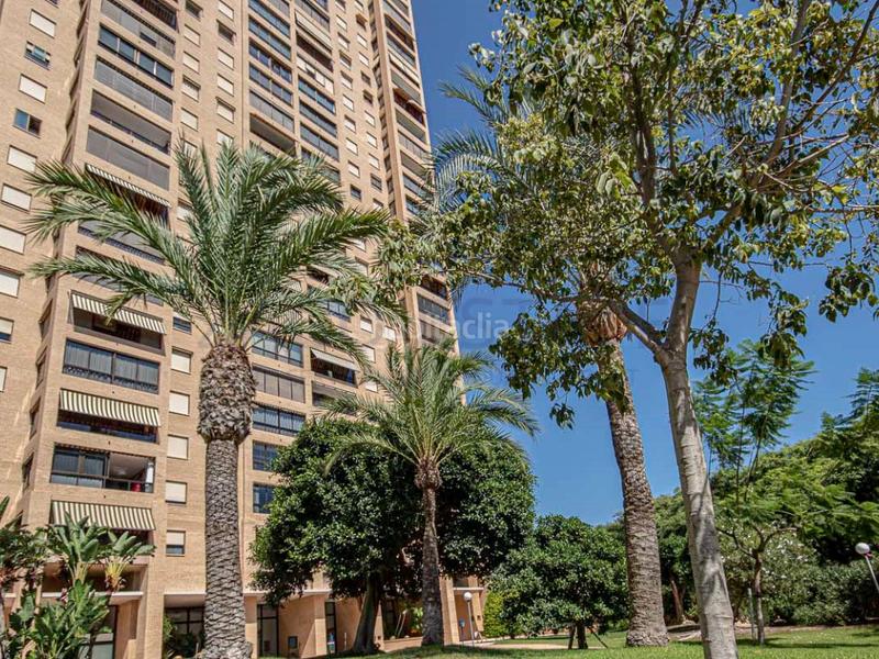 Foto 84809720-7e3f-480d-ac32-7fe120157e76. Flat with parking pool in Playa Poniente Benidorm