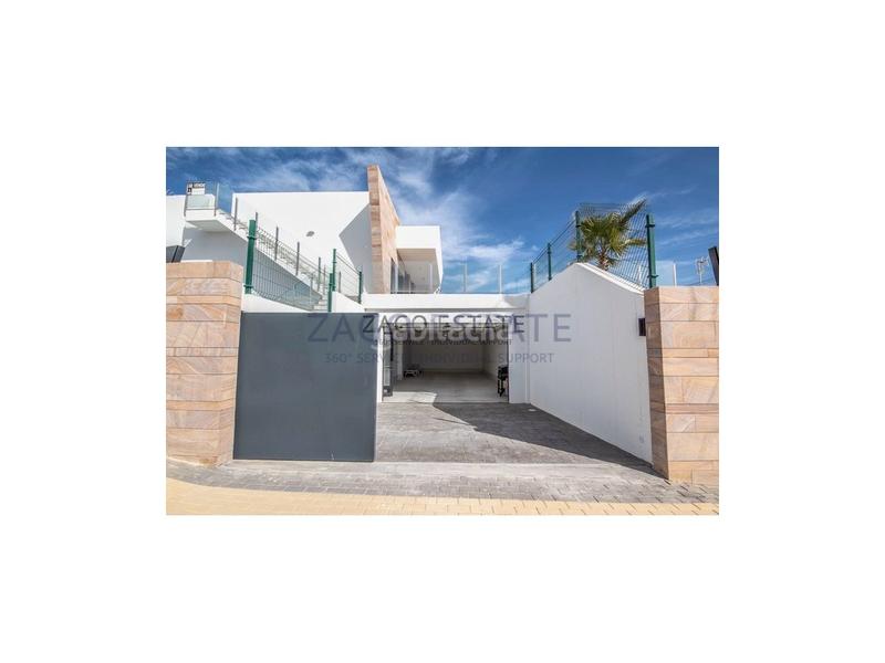 Foto 7e8bce1f-8234-4f9f-bafc-4d3f46efc943. Casa con parcheggio in balcón de Finestrat-terra marina Finestrat