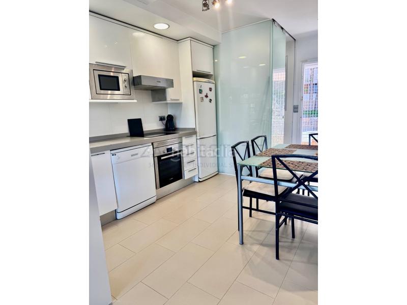 Foto 50c03413-a34e-4775-a166-1f9b5c3f315f. Rent flat in calle la cala 2 in Playa Poniente Benidorm