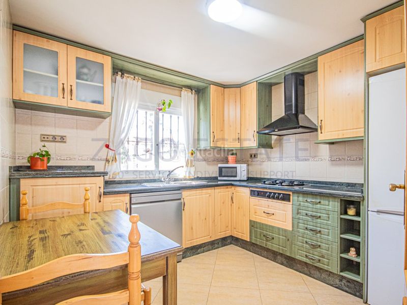 Foto 23d6d63e-a591-48c0-b8cc-b6b1195dde0c. Casa adosada espectacular casa pareada en la nucía calidad de vida en una ubicación privilegiada en Nucia (la)