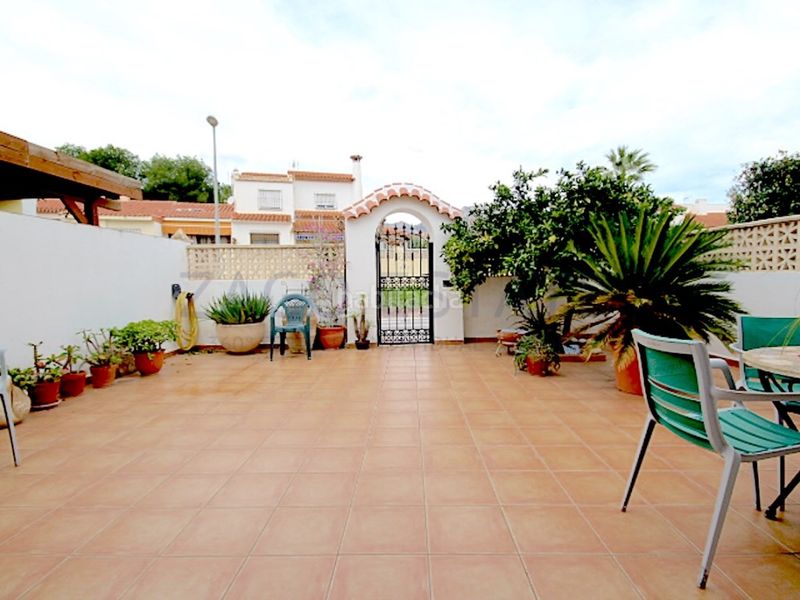 Foto 9e61b240-b1a9-47e9-8247-d39b3ff5d7cc. Casa adosada espectacular casa pareada en la nucía calidad de vida en una ubicación privilegiada en Nucia (la)