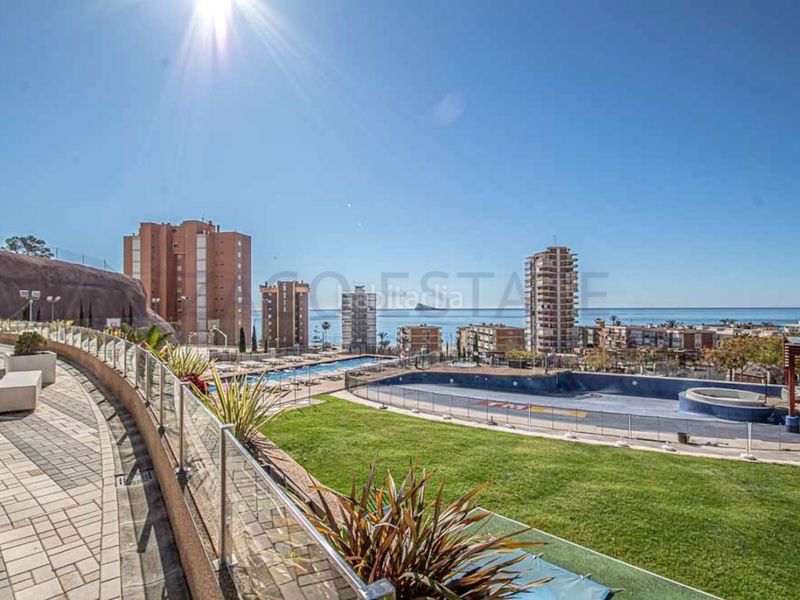 Foto 245e14b3-eeb1-436a-9aac-4d44bd0478f9. Rent flat with parking pool in Playa Poniente Benidorm