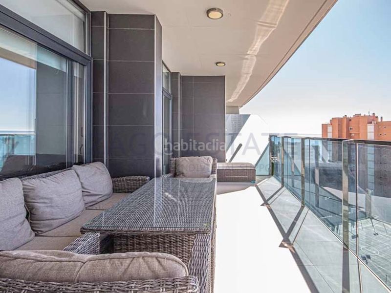 Foto 465f2ffa-8442-4a11-a5fc-b15a198f422a. Rent flat with parking pool in Playa Poniente Benidorm