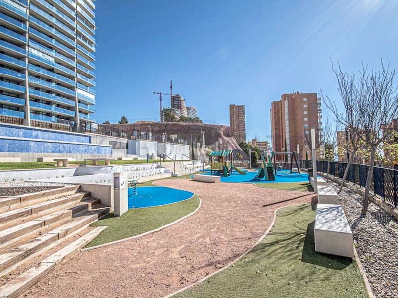 Foto e3af36b2-f7ef-4420-aef4-099ac0b117c0. Rent flat with parking pool in Playa Poniente Benidorm