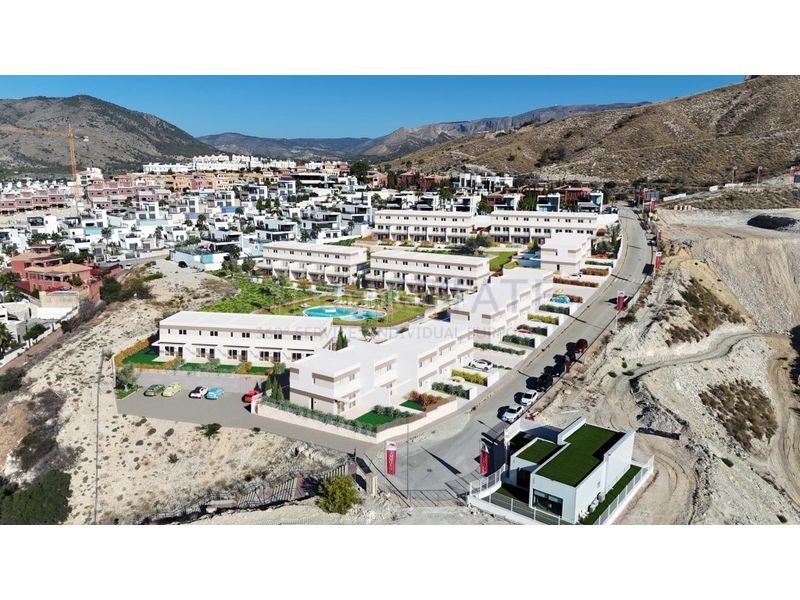 Foto f5d2bfbe-fee9-405a-8165-bb028a5e2997. Casa adossada amb piscina a balcón de Finestrat-terra marina Finestrat