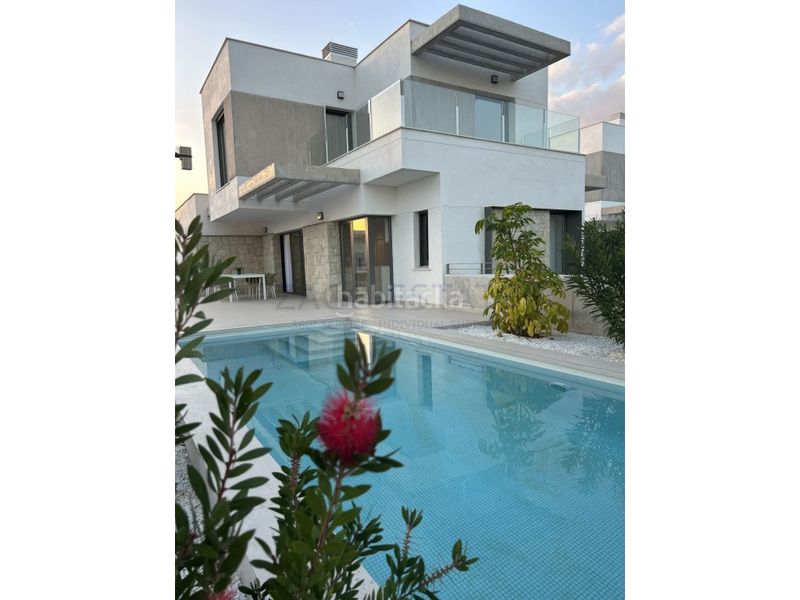 Foto d587e79b-9f49-4e2a-b5a9-071fee202d3a. Casa a Golf Bahía Finestrat