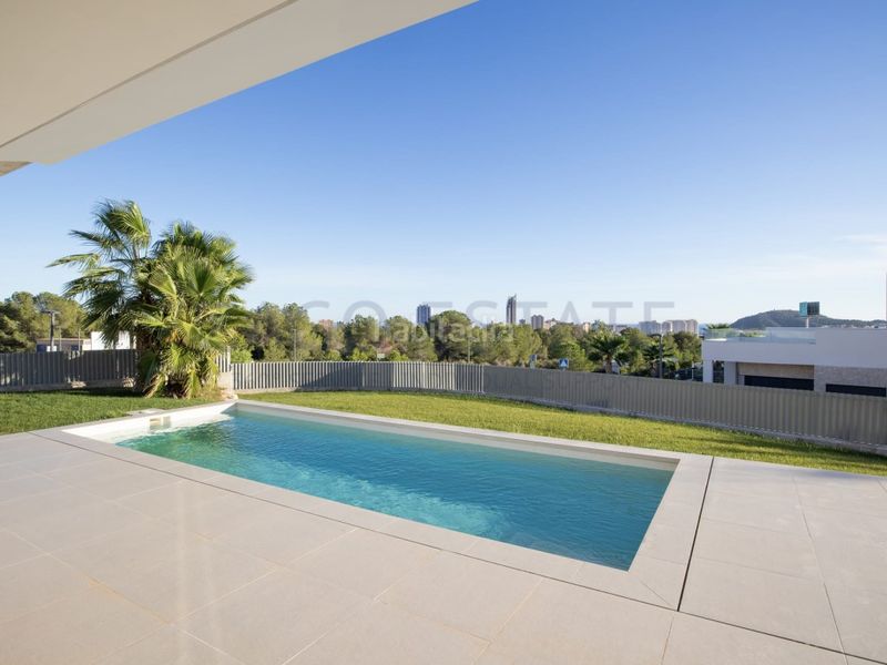 Foto dd09ba4c-a426-40fd-9c93-90f1efd91c3a. Casa aparellada a Golf Bahía Finestrat