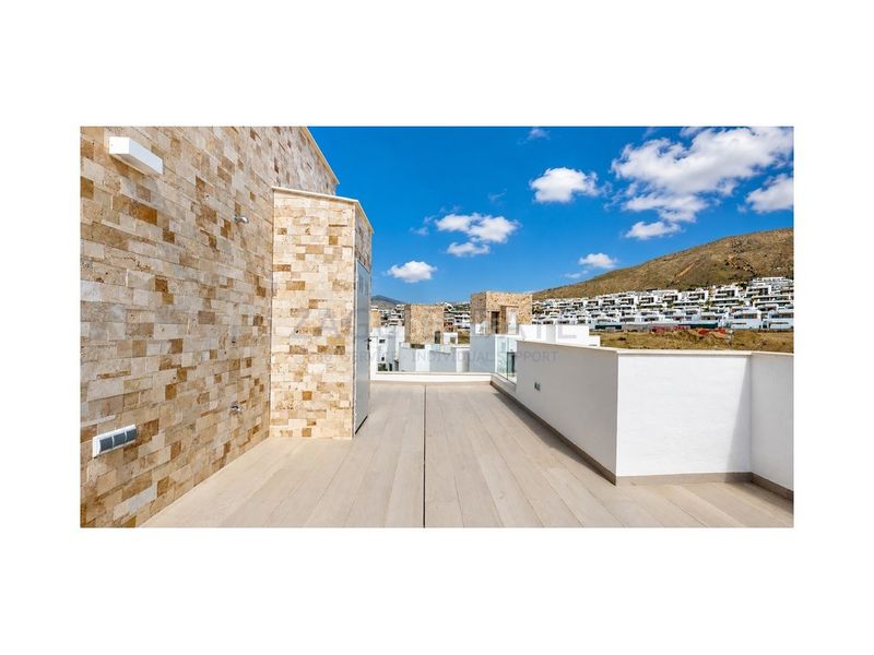 Foto baa8663f-89b2-4e28-abd2-a68d2b4c1c72. Casa amb piscina a balcón de Finestrat-terra marina Finestrat
