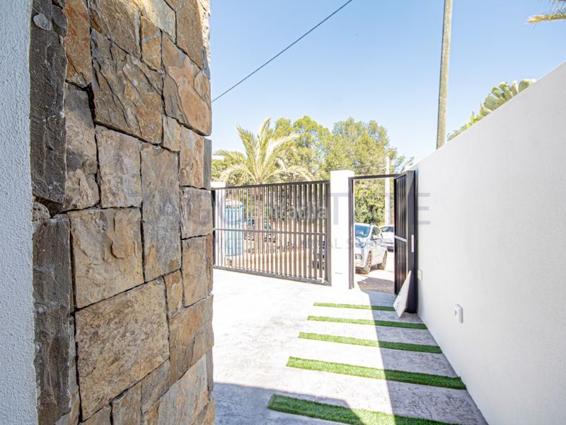 Foto a87a6c85-acdb-4928-9beb-d746c5dce9cb. Casa amb aparcament a Escandinavia-Cautivador Alfàs del Pi (l´)