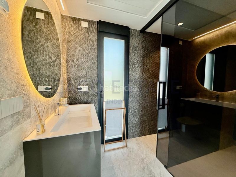 Foto 0e8b7b2e-0c43-45ed-b96f-51de70c1f878. Casa amb aparcament a balcón de Finestrat-terra marina Finestrat