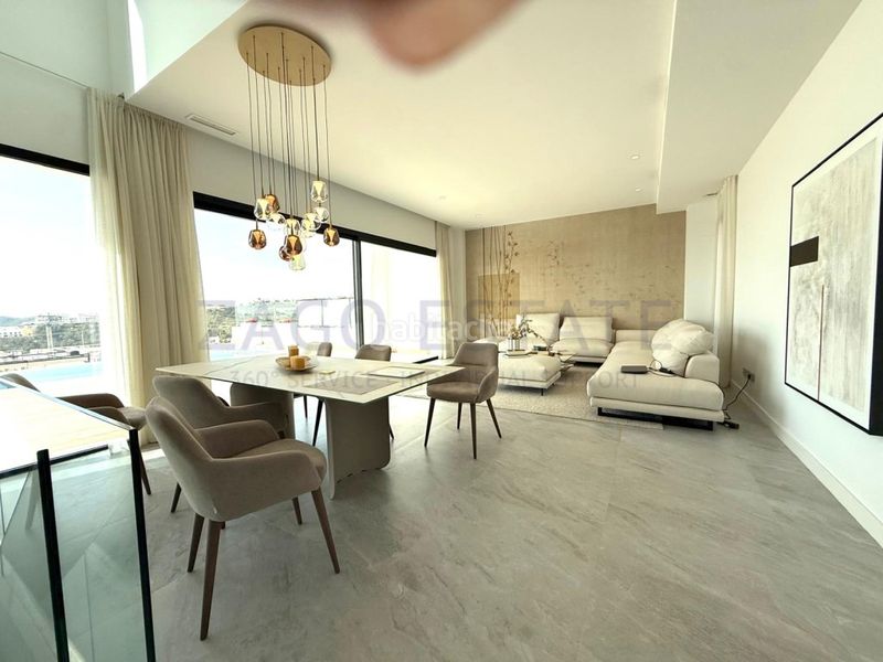 Foto 186bb186-95bc-4bc7-9c76-66c4e091b93c. Casa amb aparcament a balcón de Finestrat-terra marina Finestrat