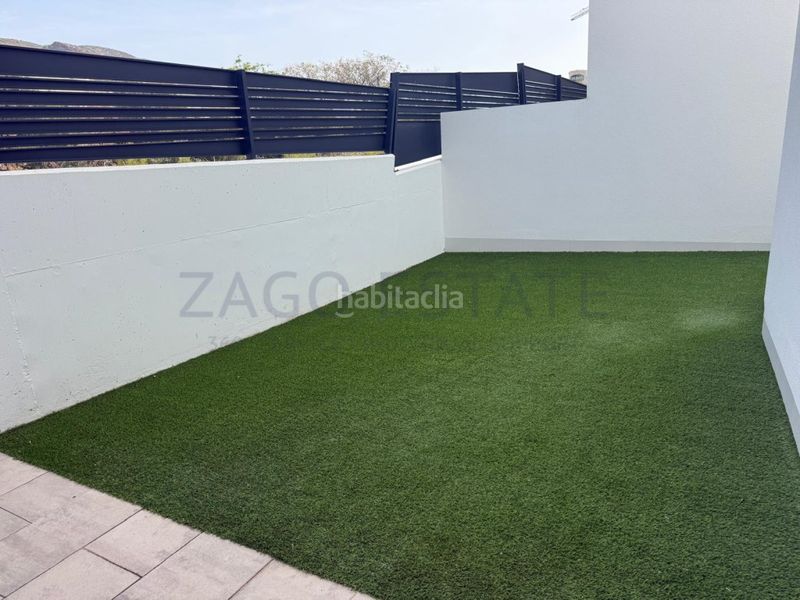 Foto 1efeb9ac-4296-4cf8-a75a-a6021bb52eeb. Casa amb aparcament a balcón de Finestrat-terra marina Finestrat