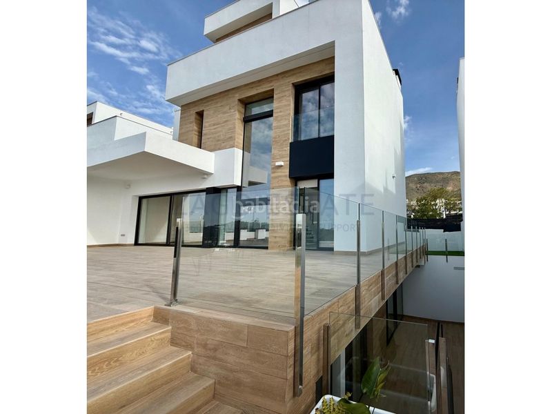 Foto 53fe3b27-f6cc-4339-8a1d-4a341563726e. Casa amb aparcament a balcón de Finestrat-terra marina Finestrat