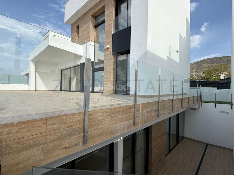 Foto 7a109c46-1b7f-4ccc-b478-de9b35d234ea. Casa amb aparcament a balcón de Finestrat-terra marina Finestrat