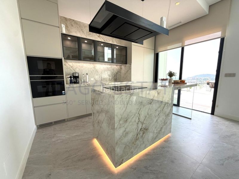 Foto 8a9b7fa8-c30e-489a-a7c4-8ef3122bcb5c. Casa amb aparcament a balcón de Finestrat-terra marina Finestrat