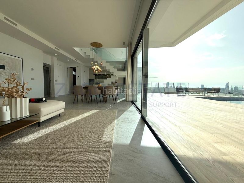 Foto be8c1aba-4956-44c4-b8ff-4c3a947ab0f9. Casa amb aparcament a balcón de Finestrat-terra marina Finestrat