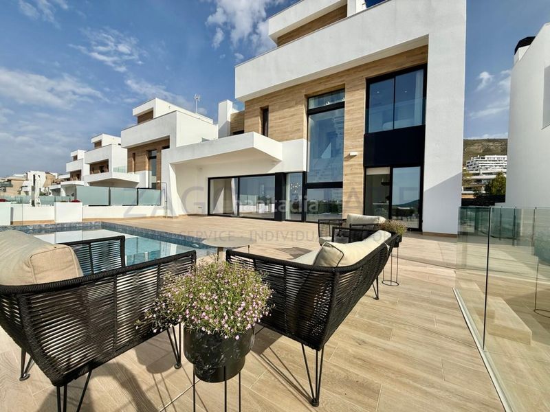 Foto bedb2af8-fc2a-49c5-af23-9acc81ba659a. Casa amb aparcament a balcón de Finestrat-terra marina Finestrat