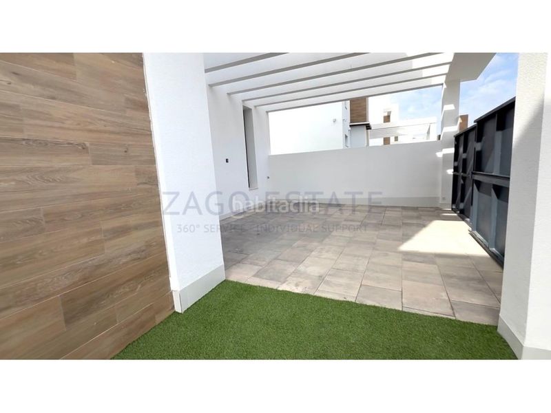 Foto cb2aba30-d6cb-4c08-8069-4eb0f0e79167. Casa amb aparcament a balcón de Finestrat-terra marina Finestrat