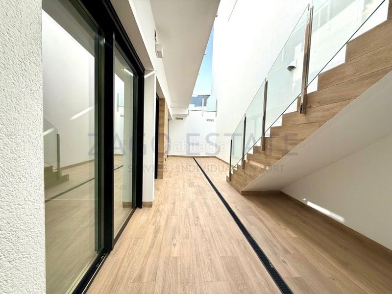 Foto f7b695c6-04d2-4049-8adc-16cd9f49b834. Casa amb aparcament a balcón de Finestrat-terra marina Finestrat