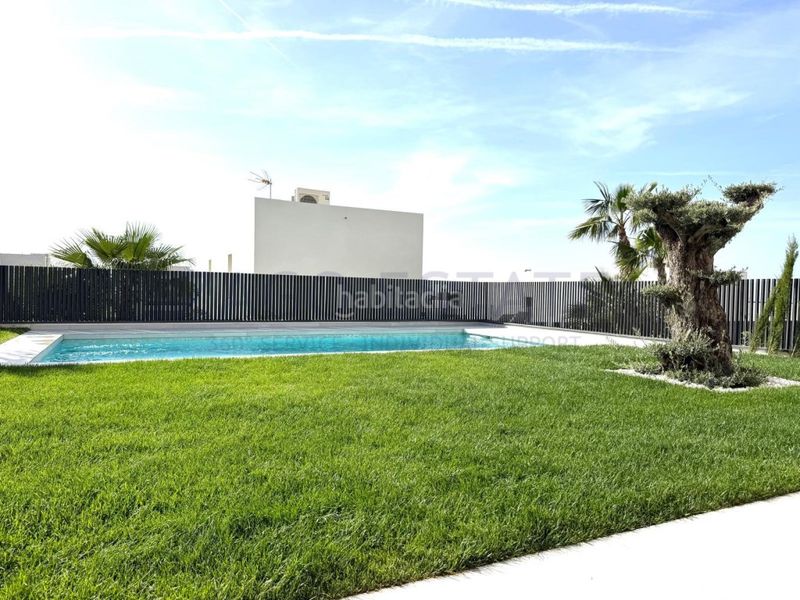 Foto 9f0a6d88-7fd4-429d-8816-6d122544e105. Casa amb aparcament a Golf Bahía Finestrat