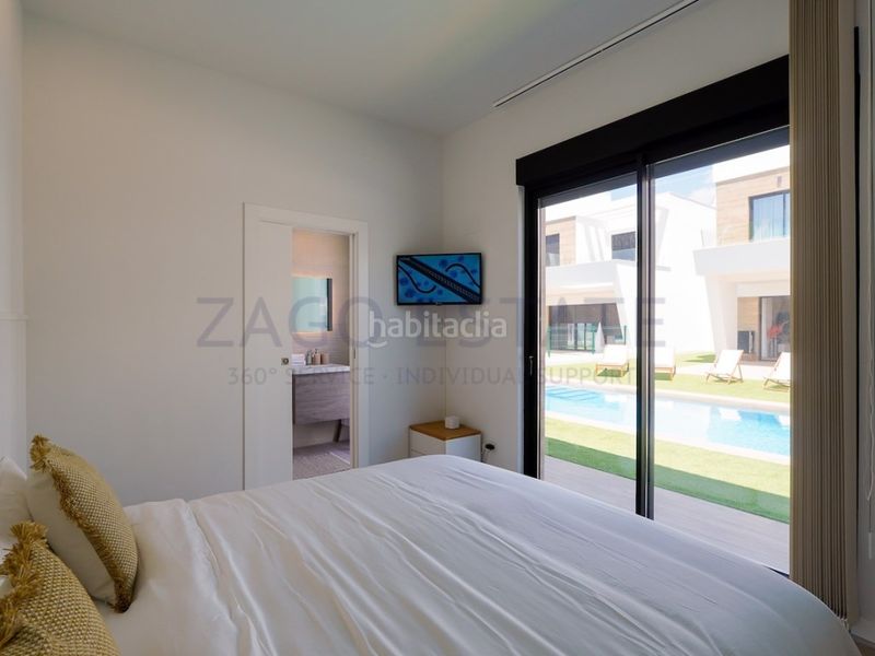 Foto 5cd27655-6dd1-47d5-b4e1-f0686d9a4ff7. Casa amb aparcament a balcón de Finestrat-terra marina Finestrat