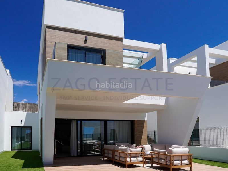 Foto 80454c7e-21f0-4892-8cf0-3b7ca5cfc82d. Casa amb aparcament a balcón de Finestrat-terra marina Finestrat