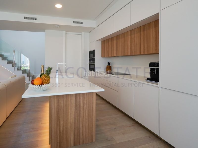 Foto daba5608-fb6d-4c44-8d87-a3666c47ab5f. Casa amb aparcament a balcón de Finestrat-terra marina Finestrat