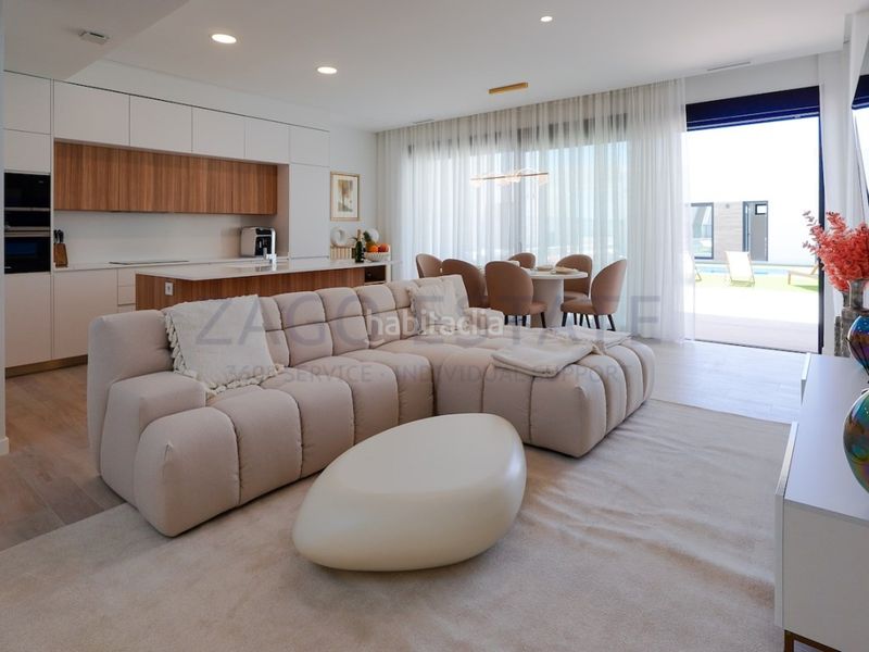 Foto e55b98e4-0c4f-4bdb-8934-9e5618c6e4fa. Casa amb aparcament a balcón de Finestrat-terra marina Finestrat